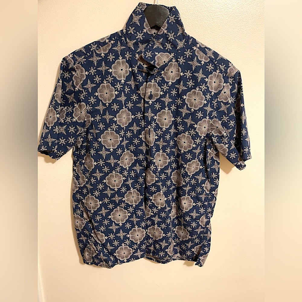 Uniqlo ✨ Short sleeve, men's, button up. Blue and gray patterned. Fast shipping
